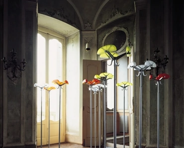 Appendiabiti Alta Tensione in acciaio e alluminio con calotte in plexiglas di Kartell