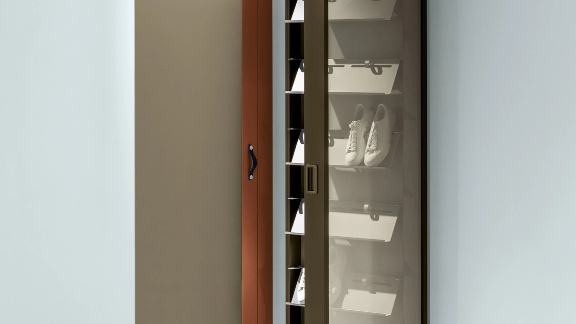 Scarpiera specchiera Box di Kristalia