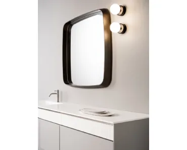 Specchio Loop con cornice in laccato effetto metallo di Capo d'Opera