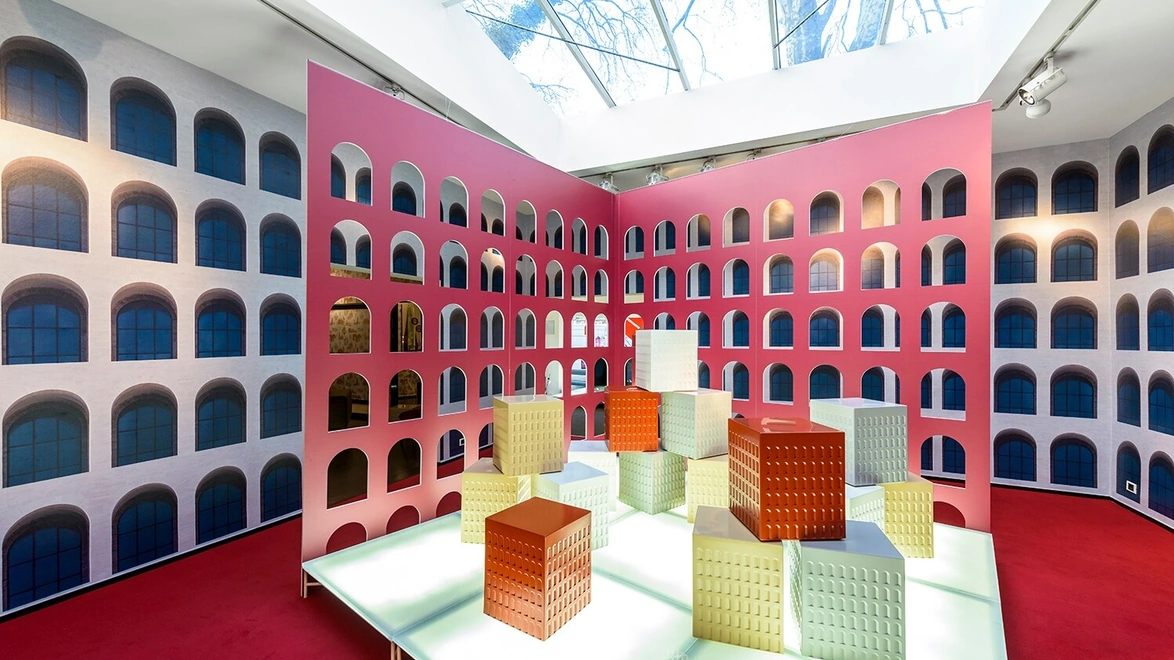 Tavolino Eur in tecnopolimero termoplastico di Kartell