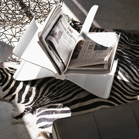 Contenitore portariviste Front Page in policarbonato Kartell