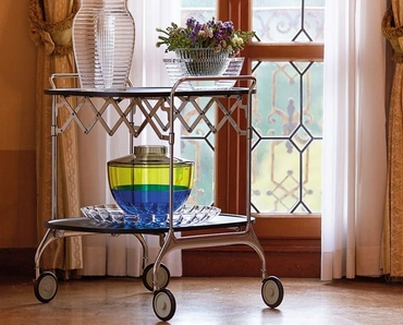 Tavolino Gastone con piani in Nylon e struttura in acciaio di Kartell