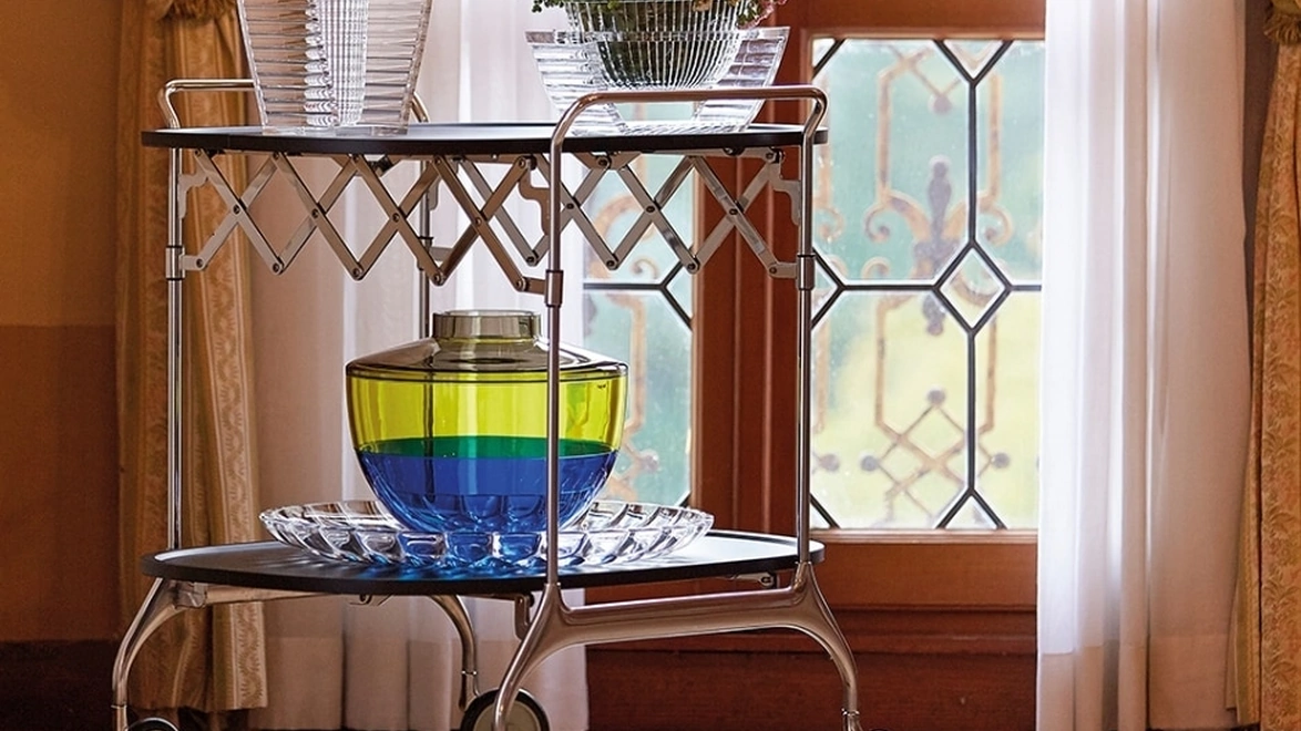 Tavolino Gastone con piani in Nylon e struttura in acciaio di Kartell
