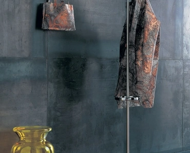 Appendiabiti Hanger in alluminio con ganci in policarbonato di Kartell