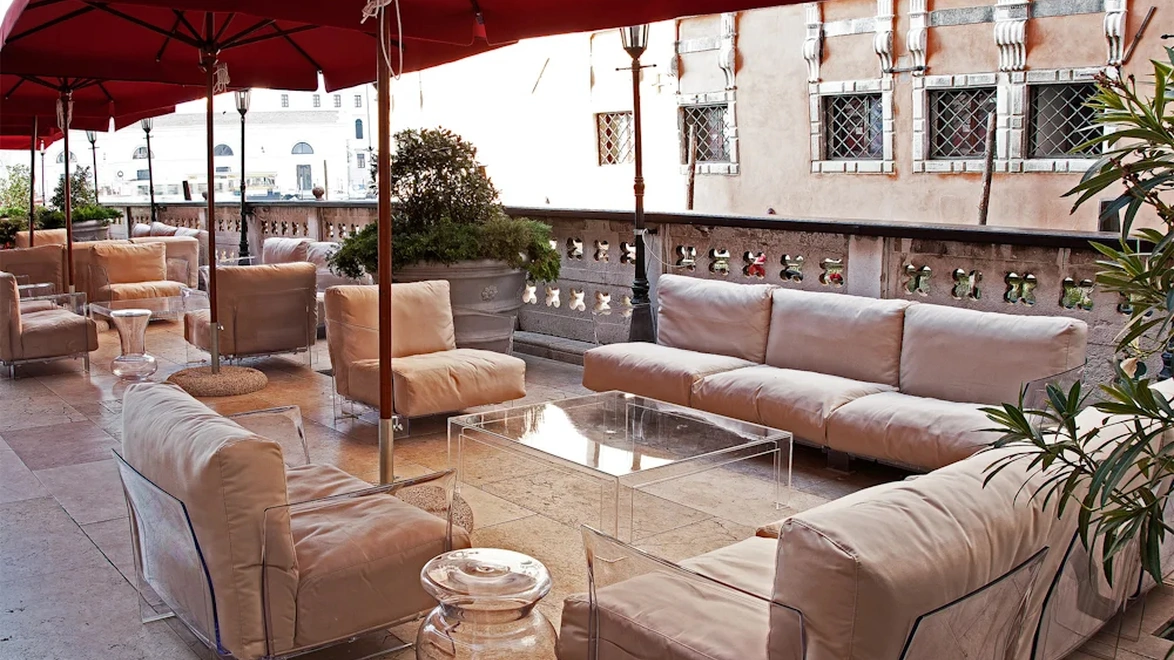 Tavolino Invisible di Kartell