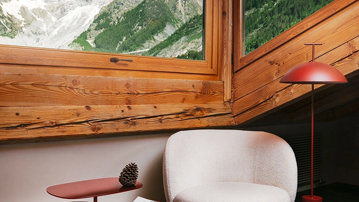 Tavolini Thierry in cristallo con base in acciaio di Kartell