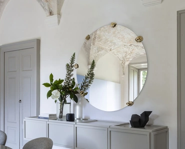 Specchio da parete con mani decorative in fusione di ottone Selfie di Mogg