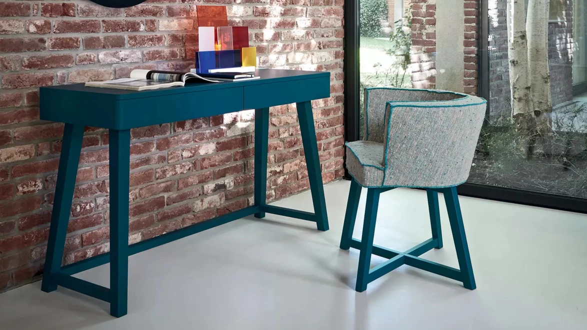 Scrittoio Gray in noce con due cassetti laccato diversi colori di Gervasoni