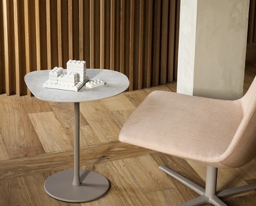 Tavolino Mixit con top in ceramica di Desalto