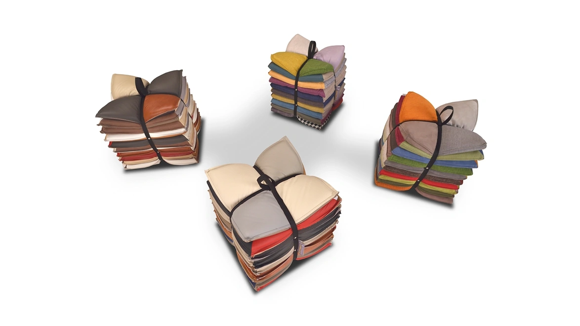Pouf di design in tessuto U' Strozz di Calia