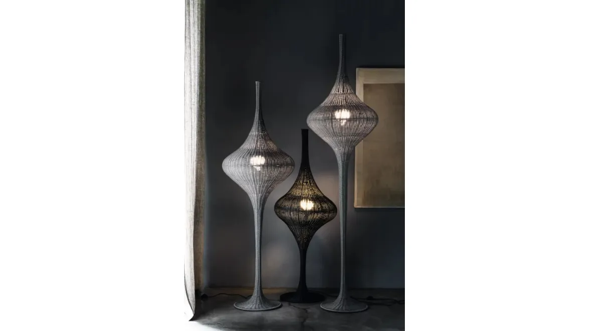 Lampada Spin da terra in rattan di Gervasoni