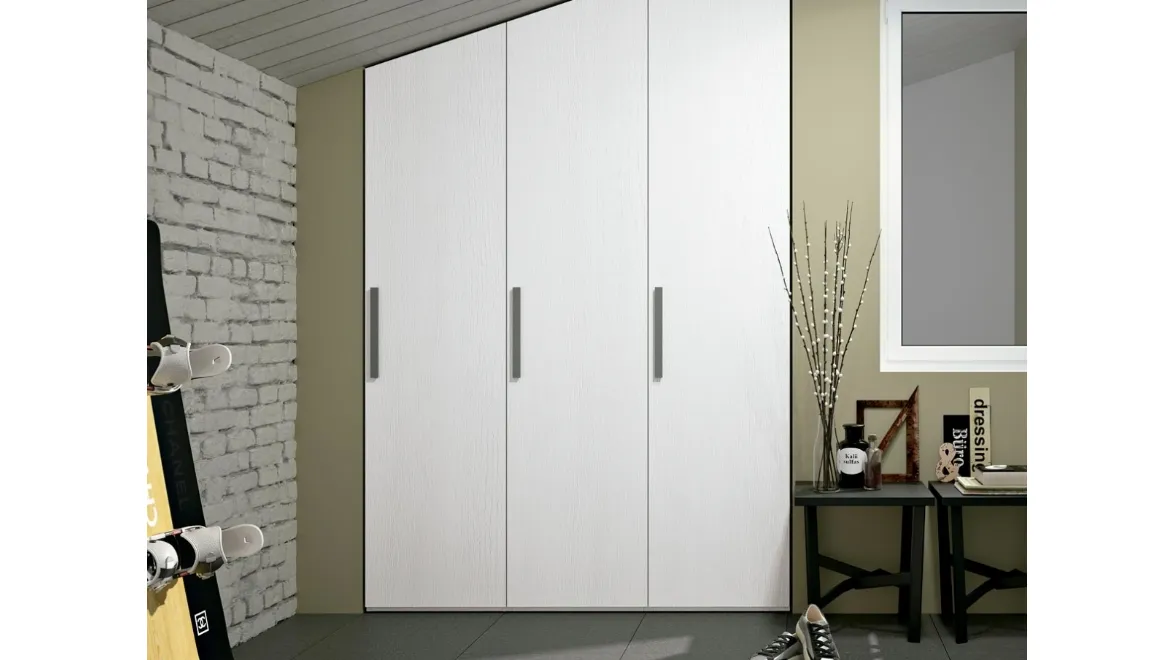 Armadio ripostiglio con ante battenti Composizione 33 di Ferrimobili