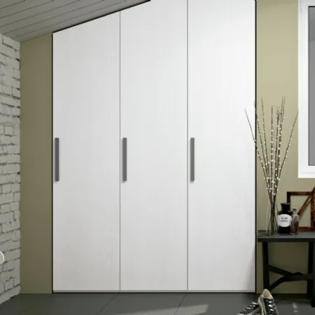 Armadio ripostiglio con ante battenti Composizione 33 di Ferrimobili