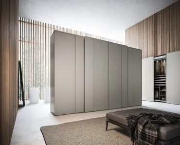 Armadio con ante scorrevoli Frame in laccato di Alf Da Frè