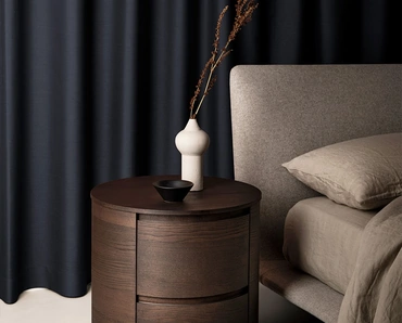 Comodino in legno Orbit di Kristalia