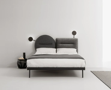 Letto con testiera in tessuto che si scompone in due forme da abbinare a piacere Bishape di Caccaro