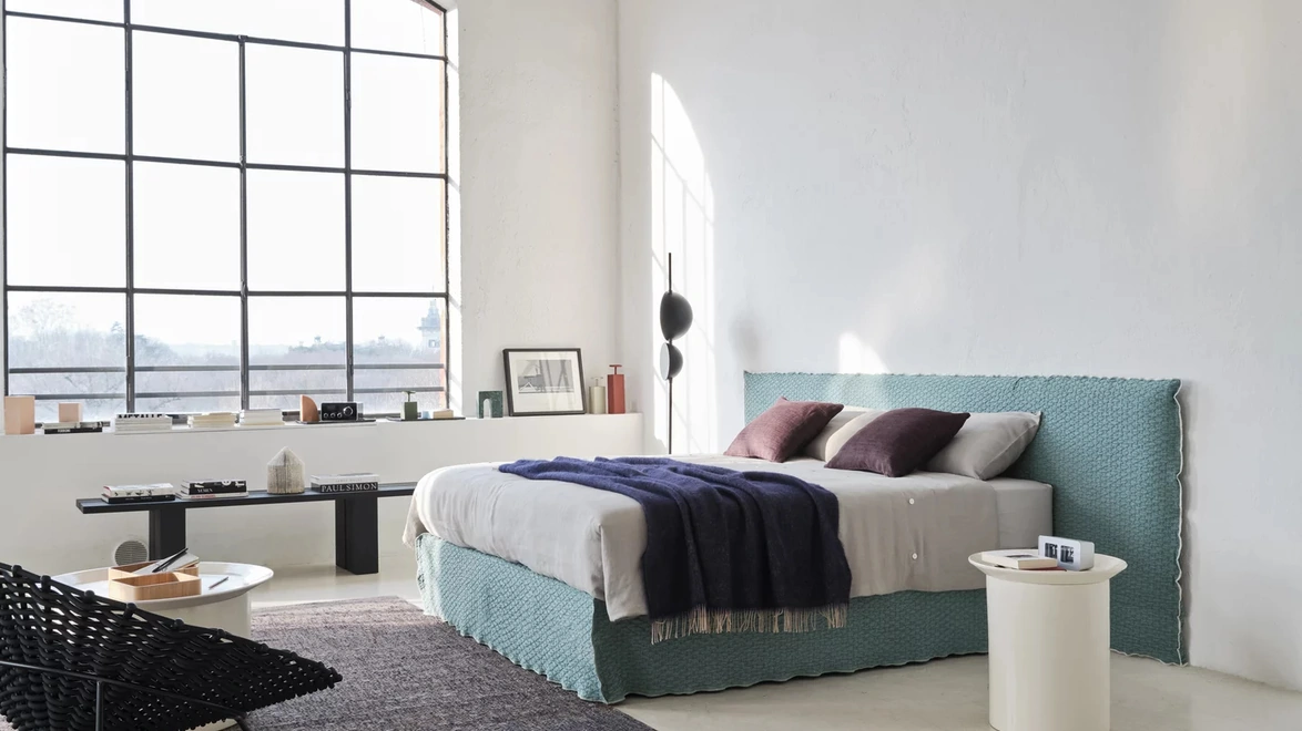 Letto imbottito Easy di Gervasoni