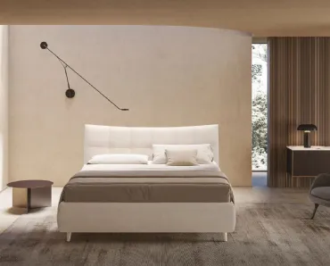 Letto imbottito con testiera capitonné Allison di Ergogreen