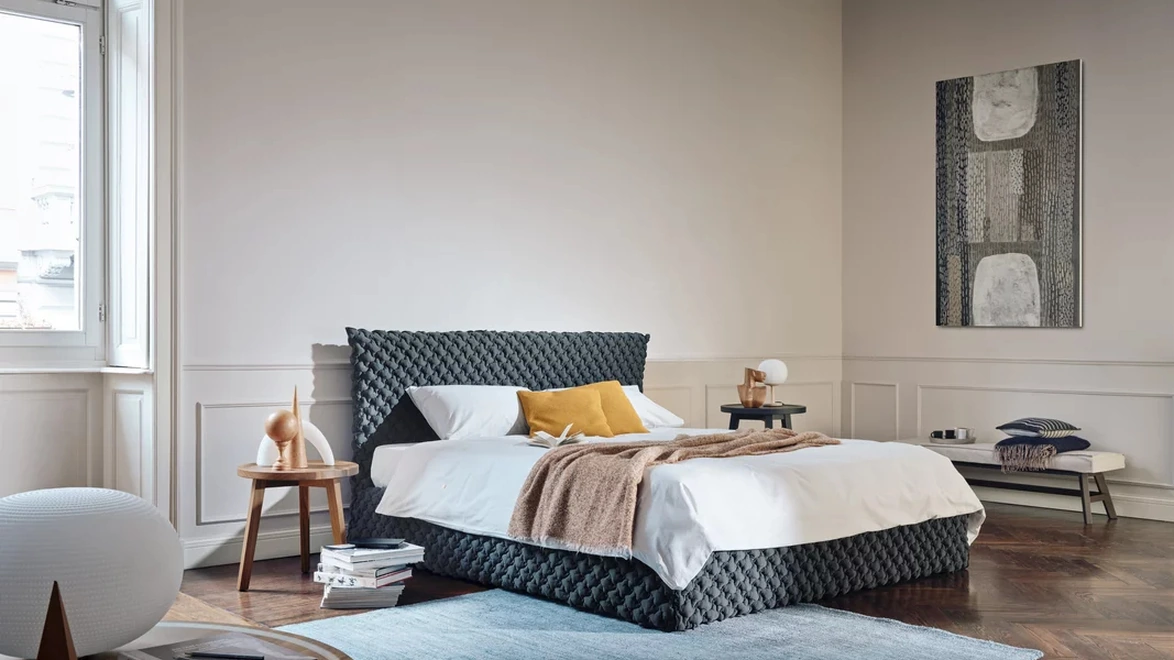 Letto in tessuto con box contenitore Ghost di Gervasoni