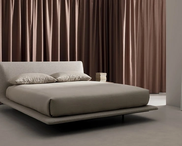 Letto di design Legri in tessuto imbottito di Kristalia