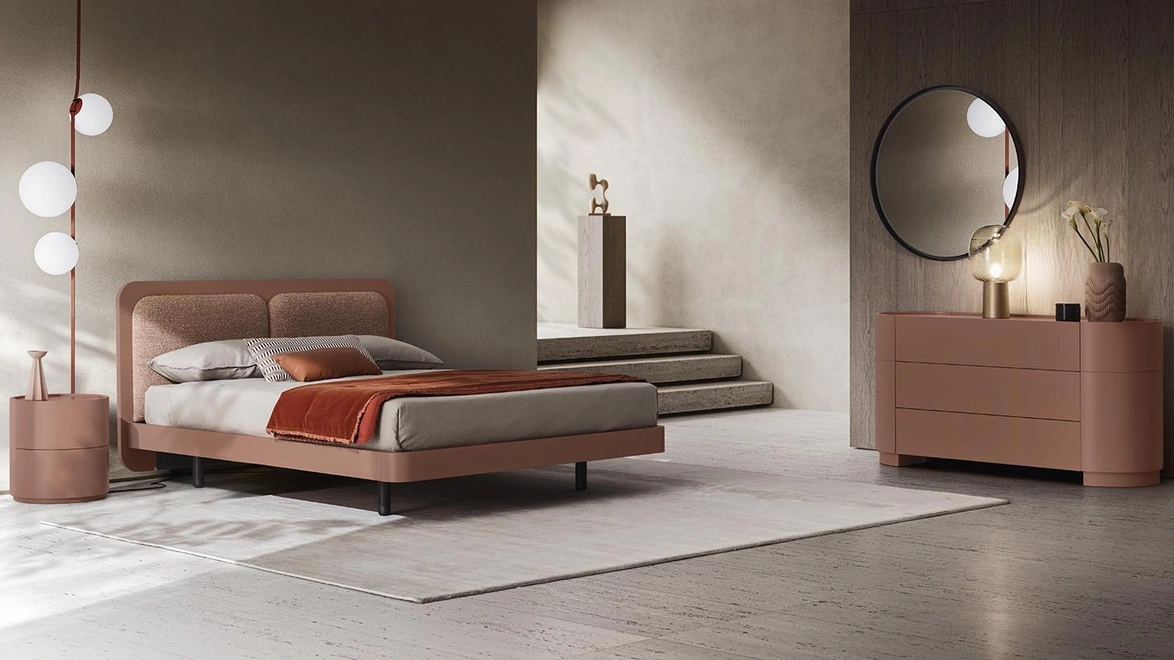 Letto Levante in laccato opaco con testiera di Alf Da Frè