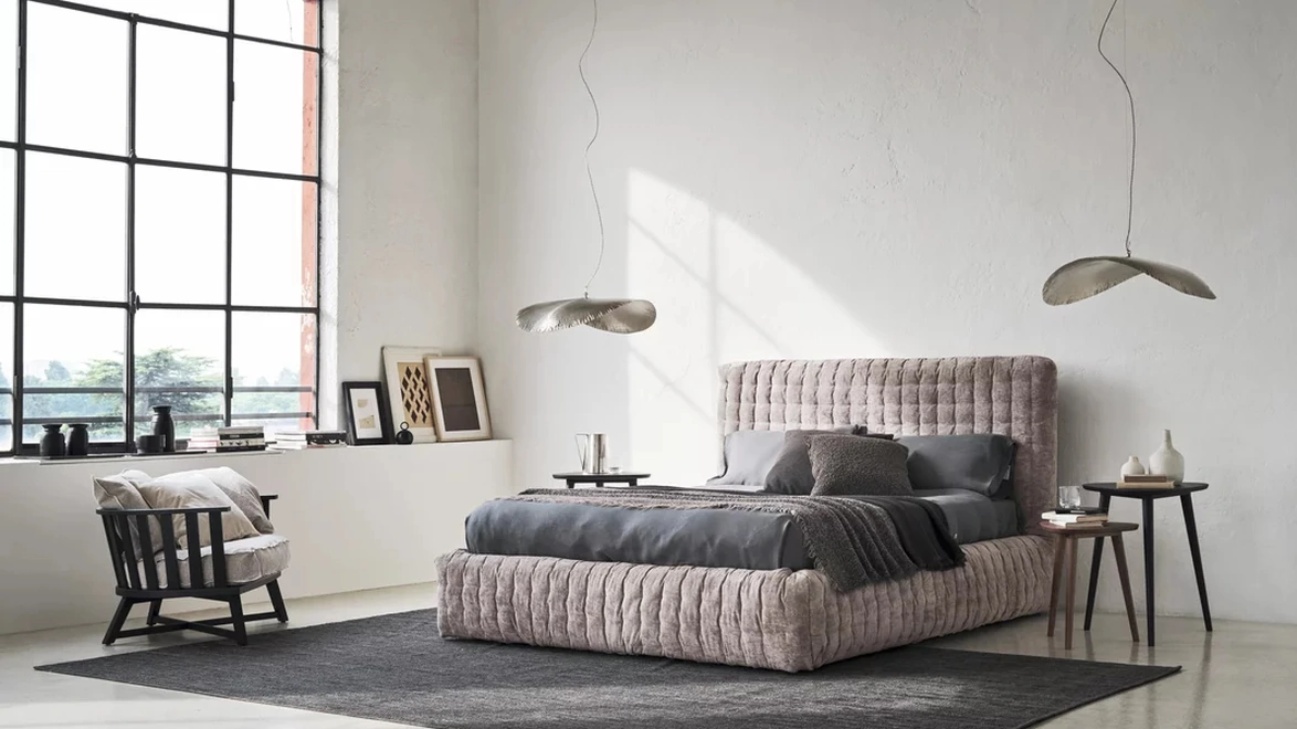 Letto in tessuto imbottito Pad di Gervasoni