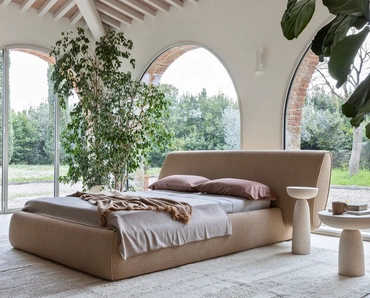 Letto matrimoniale imbottito scultoreo Rio di Mogg