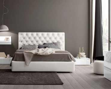 Letto in pelle con testiera lavorazione capitonné Royal di Spagnol Mobili