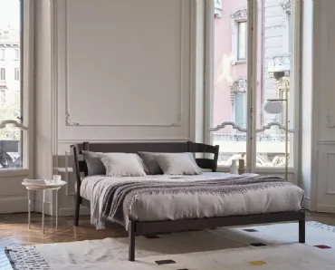 Letto con testiera Yelek 90 in legno laccato di Gervasoni