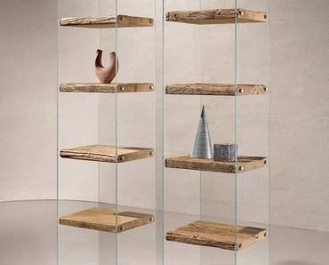 Libreria Frost con struttura in vetro trasparente e ripiani in legno Secolare naturale di Nature Design