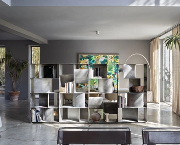 Libreria divisoria di design in metallo Judd di Mogg