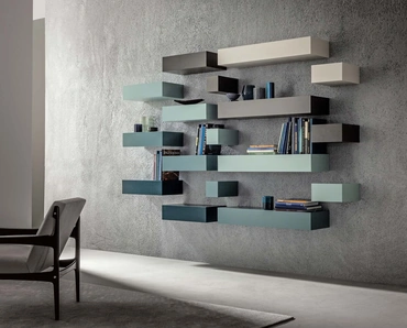 Libreria Loft composta da mensole in laccato opaco vari colori di Capo d'Opera