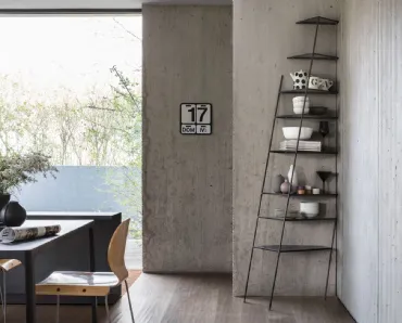 Libreria di design da muro in metallo Mamà di Mogg