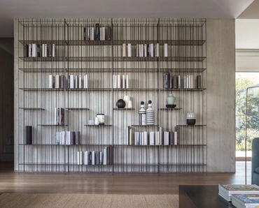 Libreria di design in metallo con ripiani in cristallo Metrica di Mogg