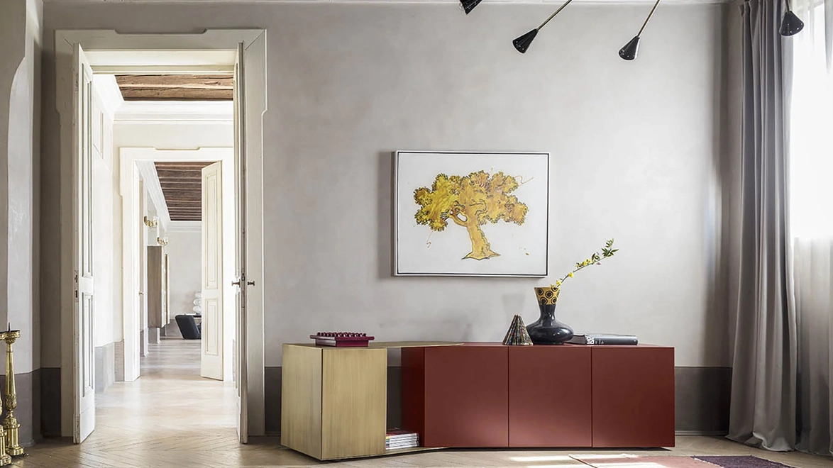 Madia in MDF laccato con elemento in metallo orientabile Partout Sideboard di Mogg