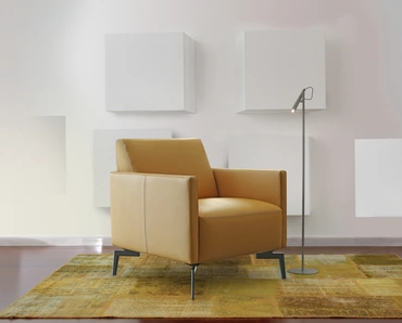 Poltroncina in pelle Chanel di Calia