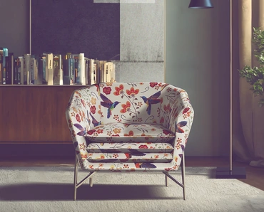 Poltroncina in tessuto floreale con seduta stratificata Mater Familias di Calia