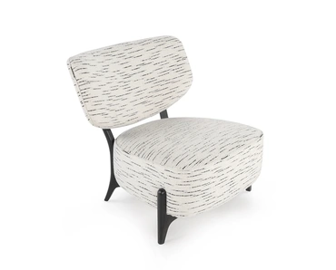 Poltroncina in tessuto con piedini in metallo Silla di Calia