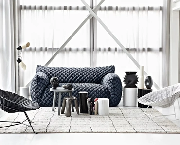 Poltroncina Sweet in metallo con intreccio in PVC di Gervasoni