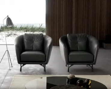 Poltroncina in pelle con schienale avvolgente Ethos di Valentini