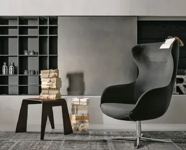 Poltrona in tessuto con base in metallo Maya di Valentini