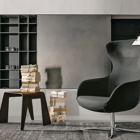 Poltrona in tessuto con base in metallo Maya di Valentini