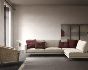 Divano angolare in tessuto che si distingue per le sue forme sottili Slim New Valentini