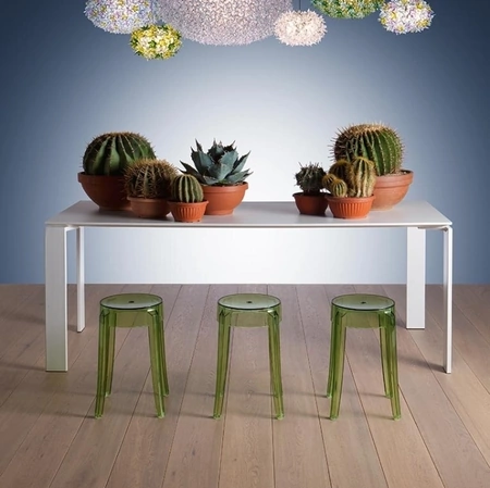 Sgabello impilabile Charles Ghost Stool in policarbonato di Kartell