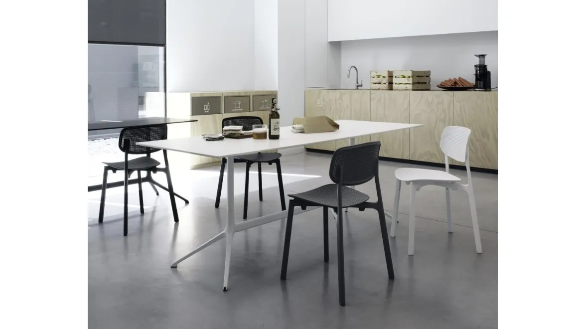 Sedia impilabile Colander Legno di Kristalia