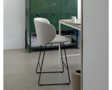 Sgabello Dua in tessuto di Kristalia