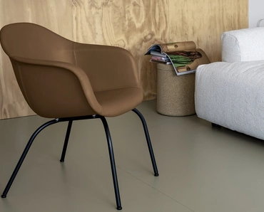 Sedia Elephantino Bucket rivestita in ecopelle di Kristalia