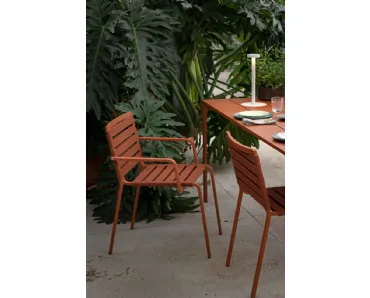 Sedia impilabile con o senza braccioli in alluminio verniciato  con rivestimento realizzato con corde in poliestere Rest di Kristalia