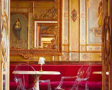 Sedia impilabile Louis Ghost di Kartell