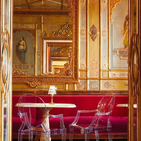 Sedia impilabile Louis Ghost di Kartell